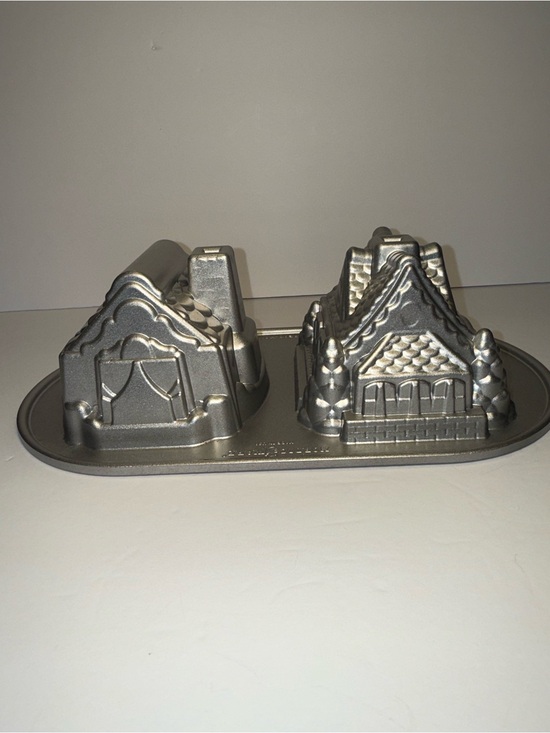 Nordic Ware Other - Nordic Ware Gingerbread House Duet Pan
